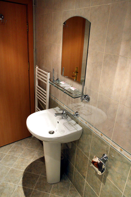 Hotel Mehdjarel Shumen Rum bild
